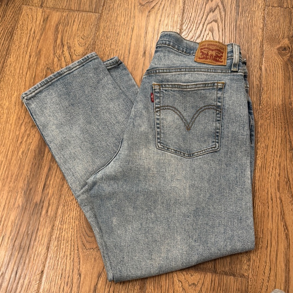Levi's women's distressed light blue straight jeans